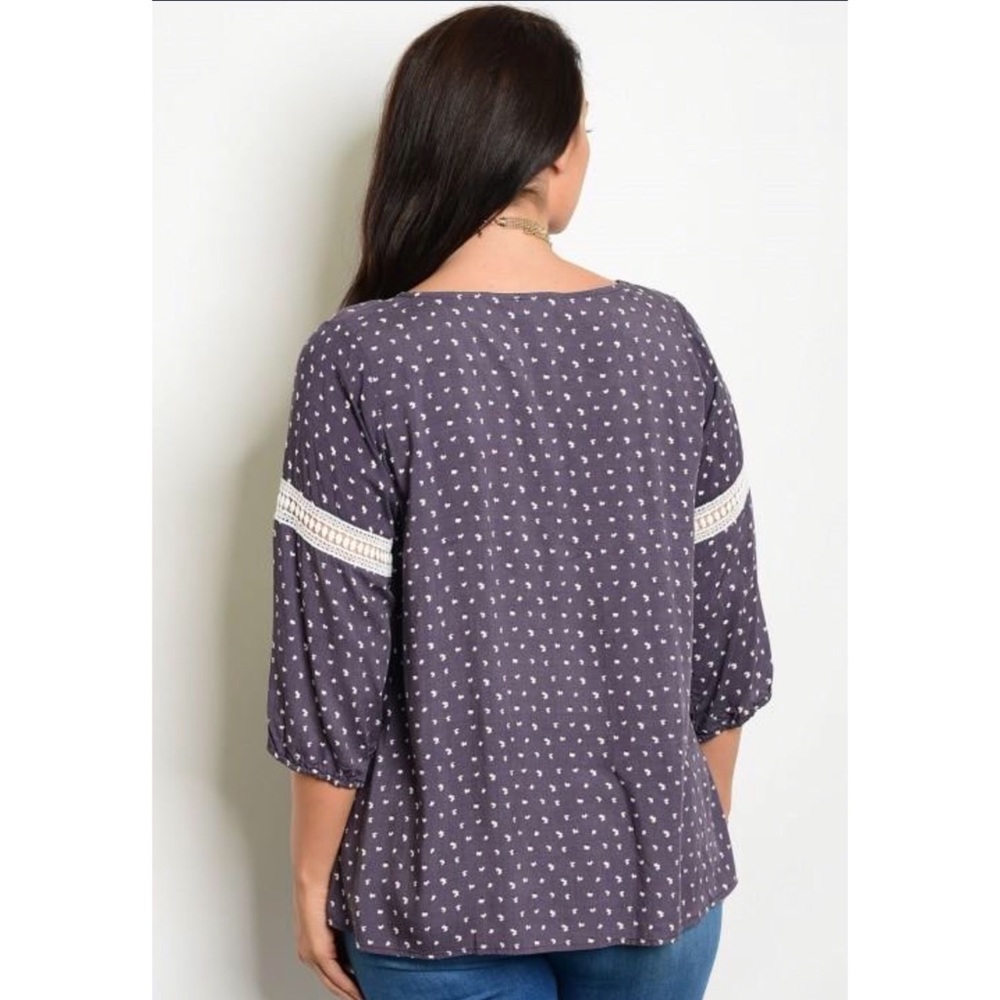 ❗️CLOSING SALE❗️PLUS: Light Purple 3/4 Sleeve Top - Picture 2 of 3